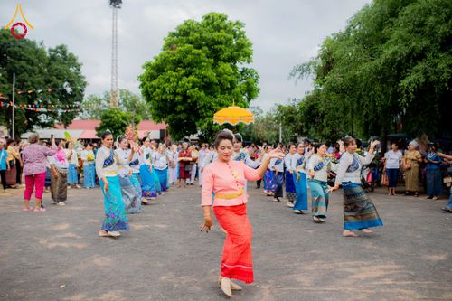 ภาพ No.177503:พิธีทอดกฐิน ณ วัดอำภาผล ต.บ้านใหม่ อ.ครบุรี จ.นครราชสีมา ในโครงการทอดกฐินสามัคคีทั่วไทย 30,000 วัด บูชาธรรม 80 ปี หลวงพ่อธัมมชโย โดยคณะศิษยานุศิษย์วัดพระธรรมกาย วันที่ 5 พฤศจิกายน พ.ศ. 2567