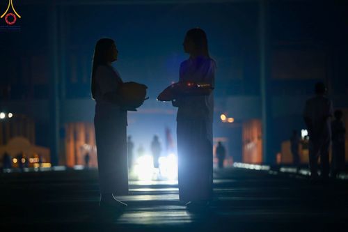 ภาพ No.101374:พิธีเวียนประทักษิณ, พิธีวันทาเจดีย์, พิธีขอขมาและมอบผ้าไตร ในโครงการอุปสมบทหมู่ รุ่นบูชาธรรมมหาปูชนียาจารย์ ณ วัดพระธรรมกาย ในวันที่ 9 ธันวาคม พ.ศ. 2566