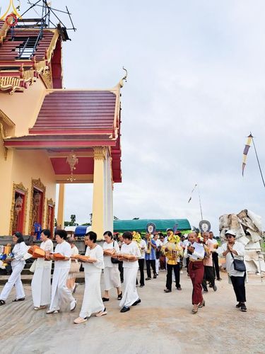 ภาพ No.168706:พิธีทอดกฐิน ณ วัดห้วยอุดม จ.บุรีรัมย์ ในโครงการกฐินสามัคคีทั่วไทย 30,000 วัด บูชาธรรม 80 ปี หลวงพ่อธัมมชโย โดยคณะศิษยานุศิษย์วัดพระธรรมกาย วันที่ 20 ตุลาคม พ.ศ. 2567