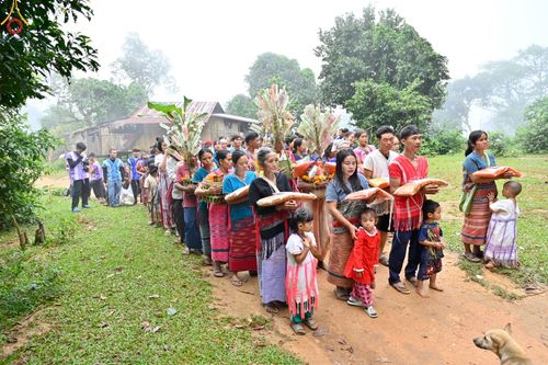 ภาพ No.94143:พิธีทอดกฐิน สำนักสงฆ์เคาะทีโคะ อ.ท่าสองยาง จ.ตาก วันที่ 10 พฤศจิกายน พ.ศ. 2566