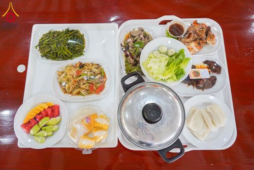 ภาพ No.214693:วันเสาร์ที่ 5 เมษายน พ.ศ. 2568 พิธีถวายภัตตาหารเมนูสวรรค์ "เพื่อการบรรลุธรรม" ณ หอฉันคุณยายอาจารย์ฯ วัดพระธรรมกาย