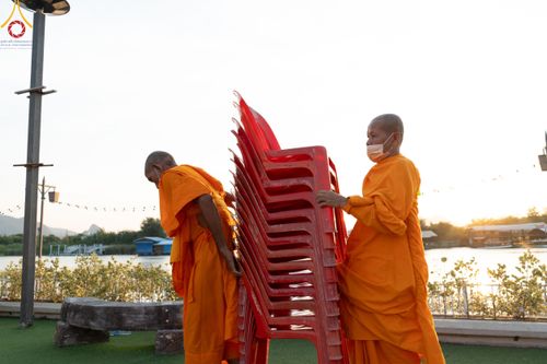 ภาพ No.185526:V.47 เบื้องหลังของเบื้องหน้า งานตักบาตรพระ 10,000 รูป ณ จ.กาญจนบุรี วันที่ 20-21 ธันวาคม พ.ศ. 2567