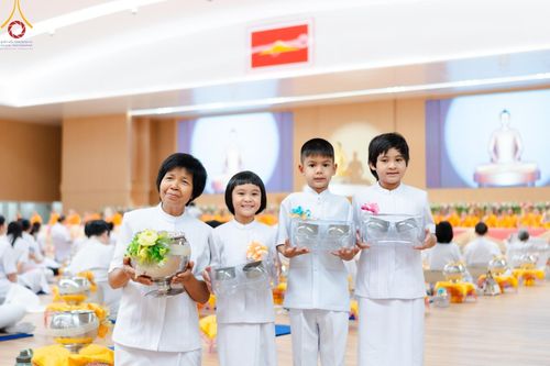 ภาพ No.206842:พิธีถวายโคมมาฆประทีป น้อมถวายเป็นพุทธบูชา แด่คณะพระภิกษุ สามเณร วัดพระธรรมกาย วันอาทิตย์ที่ 9 กุมภาพันธ์ พ.ศ. 2568 ณ ห้องแก้วสารพัดนึก 2 สภาธรรมกายสากล วัดพระธรรมกาย จังหวัดปทุมธานี