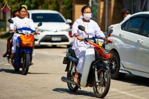 ภาพ No.173349:พิธีทอดกฐิน วัดทาป่าสัก จ.ลำพูน ในโครงการกฐินสามัคคีทั่วไทย 30,000 วัด บูชาธรรม 80 ปี หลวงพ่อธัมมชโย โดยคณะศิษยานุศิษย์วัดพระธรรมกาย วันที่ 3 พฤศจิกายน พ.ศ. 2567