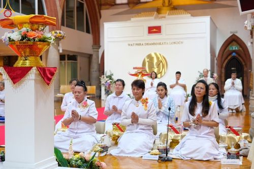 ภาพ No.161342:วัดพระธรรมกายลอนดอน สหราชอาณาจักร จัดงานบุญ น้อมถวายเป็นพุทธบูชา และบูชาธรรมเนื่องในวาระ 140 ปี วันคล้ายวันเกิดด้วยรูปกายเนื้อของ พระมงคลเทพมุนี (สด จนฺทสโร) พระผู้ปราบมาร ในวันที่ 10 ตุลาคม พ.ศ. 2567