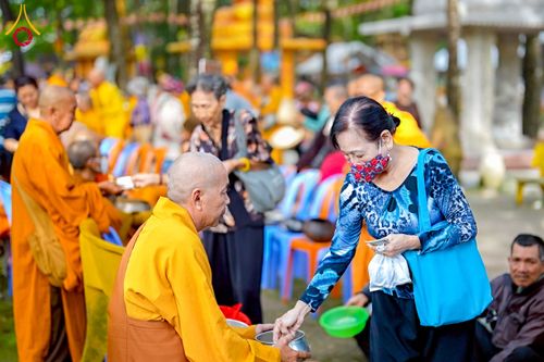 ภาพ No.274063:วันที่ 23 พฤศจิกายน พ.ศ. 2568 ประธานมูลนิธิธรรมกาย ถวายปัจจัยสมทบกฐินแด่ วัดเทียนเวียนเฟื้อกเซิน ศูนย์วิปัสสนาที่มีชื่อเสียง มากกว่า 50 ปีในเวียดนาม