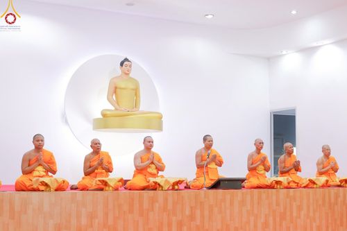 ภาพ No.216138:วันเสาร์ที่ 5 เมษายน พ.ศ. 2568 พิธีตัดปอยผม พิธีขอขมาผู้ปกครอง พิธีขอขมามอบผ้าไตร พิธีบรรพชา พิธีถวายบาตรสามเณร ณ ศูนย์ปฏิบัติธรรมและศูนย์อบรมเยาวชนเพชรบุรี ต.ท่าแลง อ.ท่ายาง จ.เพชรบุรี