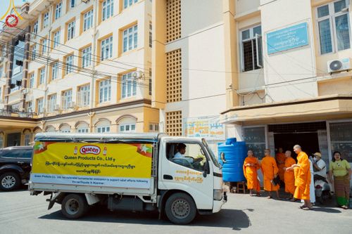 ภาพ No.220256:วันที่ 17 เมษายน พ.ศ. 2568 ผู้แทนวัดพระธรรมกาย ลงพื้นที่เยียวยา ซับน้ำตาเหยื่อแผ่นดินไหวมัณฑะเลย์