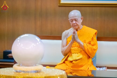 ภาพ No.135421:พิธีเจริญพระพุทธมนต์สมโภช แก้วบรมจักรพรรดิรัตนอนันต์ สถาปนาอาคารปฏิบัติธรรม แก้วธรรมชัยรัตนอนันต์ บูชาธรรมเนื่องในโอกาสอายุวัฒนมงคล 80 ปี หลวงพ่อธัมมชโย (22 เมษายน พ.ศ. 2567) วันพุธที่ 3 เมษายน พ.ศ. 2567 ณ วัดพระธรรมกายเทนเนสซี ประเทศสหรัฐอเมริกา