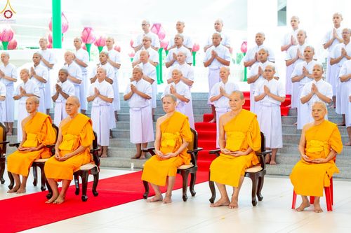 ภาพ No.229101:วันเสาร์ที่ 14 มิถุนายน พ.ศ. 2568 พิธีบรรพชา , พิธีถวายบาตร , พิธีอุปสมบท ในโครงการบรรพชาอุปสมบทหมู่ ผู้บริหารรุ่นที่ 15 และ อุดมศึกษา รุ่นที่ 52 ณ โบสถ์พระไตรปิฎก วัดพระธรรมกาย