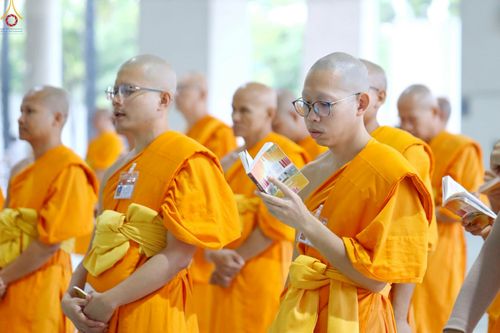 ภาพ No.240029:วันเสาร์ที่ 23 สิงหาคม พ.ศ. 2568 (วันพระ แรม 14 ค่ำ เดือน 9) พิธีบุพเปตพลี ครั้งที่ 169 ร่วมอุทิศบุญแด่หมู่ญาติที่ล่วงลับไปแล้ว และสืบทอดอายุพระพุทธศาสนา ณ หอฉันคุณยายอาจารย์ฯ วัดพระธรรมกาย