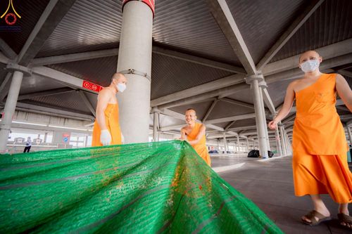 ภาพ No.219025:วันที่ 19-21 เมษายน พ.ศ. 2568 การเตรียมงานในลานธรรม , วิหารคด เพื่องานวันคุ้มครองโลก 22 เมษายน พ.ศ. 2568