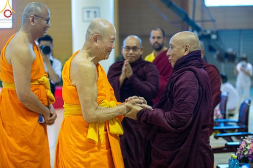 ภาพ No.124591:พิธีมอบโล่วัชรเกียรติยศ โครงการตอบปัญหาศีลธรรมเพื่อสันติภาพโลก (World-PEC) ต่างประเทศ ครั้งที่ 17 ณ ห้องแก้วสารพัดนึก 1 วัดพระธรรมกาย ในวันมาฆบูชา เสาร์ที่ 24 กุมภาพันธ์ พ.ศ. 2567