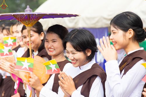 ภาพ No.128810:พิธีทอดผ้าป่าฉลองมหารัตนเจดีย์สิริปทุมสวรรค์ ณ ศูนย์ปฏิบัติธรรมภาคใต้ อ.บางกล่ำ จ.สงขลา วันที่ 10 มีนาคม พ.ศ. 2567