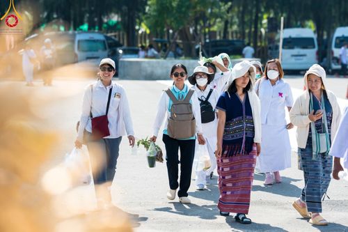 ภาพ No.107068:พิธีจุดประทีปถวายเป็นพุทธบูชา และบูชาธรรมมหาปูชนียาจารย์ ในโครงการธรรมยาตรากตัญญูบูชา มหาปูชนียาจารย์ พระมงคลเทพมุนี(สด จนฺทสโร) พระผู้ปราบมาร  อนุสรณ์สถาน 7 แห่ง ปีที่ 12  วันที่ 6 มกราคม พ.ศ. 2567 ณ อนุสรณ์สถานมหาวิหารพระมงคลเทพมุนี อ.สองพี่น้อง จ.สุพร