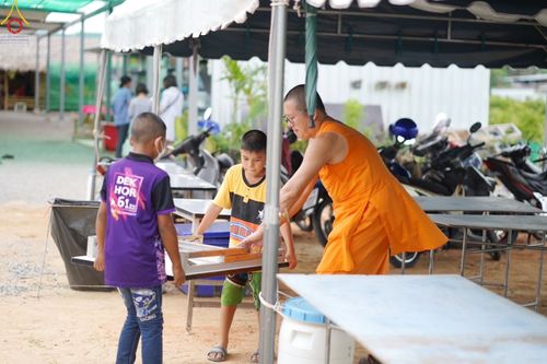 ภาพ No.84832:พิธีทอดผ้าป่าสามัคคีกันสาดคุ้มภัย และกำแพงแก้วเพื่อปกป้องภัยอันตราย จากความไม่สงบในพื้นที่ ณ ศูนย์ปฏิบัติธรรมและอบรมเยาวชนเมืองยะลา  ถนนเวฬุวัน ซอยเศรษฐี วันเสาร์ ที่ ๒๙ กรกฎาคม พ.ศ. ๒๕๖๖