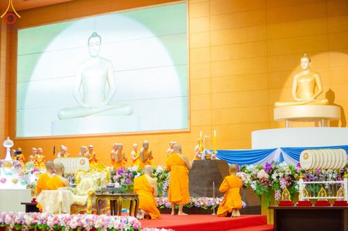 ภาพ No.147004:พิธีมุทิตาสักการะพระภิกษุ ผู้สอบได้เปรียญธรรม 9 ประโยคระดับโลกปีที่ 36, พิธีมอบโล่เกียรติยศและทุนการศึกษา สำนักเรียนบาลีดีเด่นทั่วประเทศ, พิธีถวายมหาสังฆทานคณะสงฆ์ 2,000 กว่าวัด ทั่วประเทศ ปีที่ 24, พิธีถวายไทยธรรมคณะสงฆ์ 323 วัด 4 จังหวัดชายแดนภาคใต้