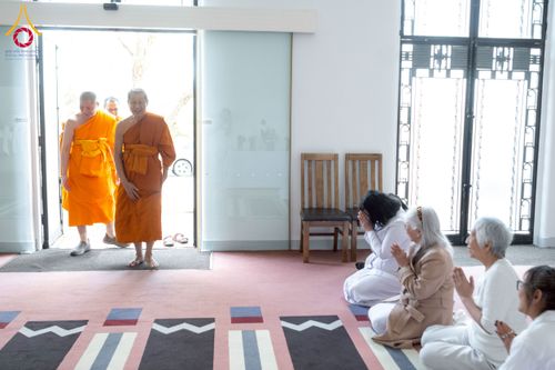 ภาพ No.265792:วันที่ 2 พฤศจิกายน พ.ศ. 2568 วัดพระธรรมกายเมลเบิร์น ได้มีโอกาสถวายการต้อนรับ พระเดชพระคุณ พระเทพปริยัติโสภณ เจ้าคณะจังหวัดกาญจนบุรี และเจ้าอาวาสวัดไชยชุมพลชนะสงคราม