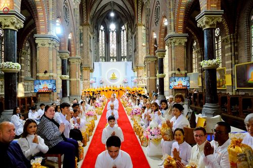 ภาพ No.271341:วันอาทิตย์ที่ 26 ตุลาคม พ.ศ. 2568 พิธีทอดกฐินสามัคคีวัดพระธรรมกายเนเธอร์แลนด์ กฐินเพื่อปฏิสังขรณ์ผนังรอบโบสถ์ อายุกว่า 135 ปี