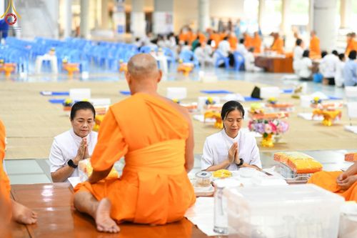 ภาพ No.174595:พิธีถวายภัตตาหารเมนูสวรรค์ เพื่อการบรรลุธรรม ณ หอฉันคุณยายอาจารย์ฯ วัดพระธรรมกาย วันที่ 23 พฤศจิกายน พ.ศ. 2567