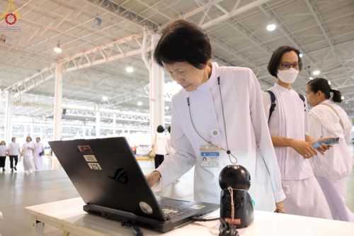 ภาพ No.212556:วันพฤหัสบดีที่ 20 มีนาคม พ.ศ. 2568 การประชุม 3 อาศรม วัดพระธรรมกาย เพื่องาน 22 เมษายน วันคุ้มครองโลก ถวายมหาสังฆทาน 40,000 กว่าวัดทั่วประเทศ