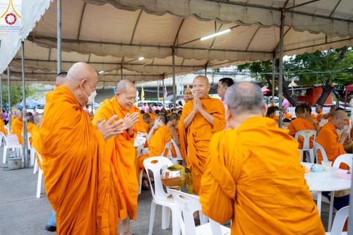 ภาพ No.150752:พิธีเจริญพระพุทธมนต์ และทำบุญตักบาตรแด่คณะสงฆ์ จำนวน 121 รูป เนื่องในโอกาสฉลองครบรอบ 120 ปี อำเภอคลองหลวง จังหวัดปทุมธานี เพื่อถวายเป็นพุทธบูชา ช่วยเหลือผู้ประสบความเดือดร้อนจากอุทกภัย และคณะสงฆ์ 323 วัด 4 จังหวัดชายแดนภาคใต้ วันเสาร์ที่ 31 สิงหาคม พ.ศ. 