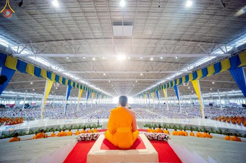 ภาพ No.219355:วันอังคารที่ 22 เมษายน พ.ศ. 2568 พิธีมอบปัจจัยช่วยเหลือครู 4 จังหวัดชายแดนภาคใต้ , พิธีกล่าวคำถวายอุปกรณ์ เพื่อเตรียมการต้อนรับคณะสงฆ์ฯ , พิธีกล่าวคำถวายภัตตาหารเป็นสังฆทาน , คณะสงฆ์ฉันภัตตาหารเพล  เนื่องในวันคุ้มครองโลก พิธีถวายมหาสังฆทานแด่คณะสงฆ์