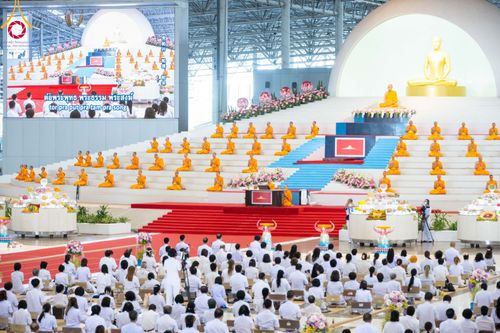 ภาพ No.99678:พิธีปฏิบัติธรรมและพิธีบูชาข้าวพระ ในวันอาทิตย์ต้นเดือนที่ 3 ธันวาคม พ.ศ. 2566 ณ สภาธรรมกายสากล วัดพระธรรมกาย จ.ปทุมธานี