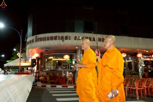 ภาพ No.237290:วันที่ 9-10 สิงหาคม พ.ศ. 2568 การเตรียมงาน เก็บงาน ของเจ้าหน้าที่ทุกสถานะ ในงานมหาสังฆทาน ตักบาตรพระ 10,000 รูป ใจกลางเมืองหาดใหญ่ จ.สงขลา