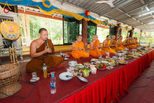 ภาพ No.172260:พิธีทอดกฐิน วัดเจริญธรรมมาราม จ.จันทบุรี ในโครงการกฐินสามัคคีทั่วไทย 30,000 วัด บูชาธรรม 80 ปี หลวงพ่อธัมมชโย โดยคณะศิษยานุศิษย์วัดพระธรรมกาย วันที่ 30 ตุลาคม พ.ศ. 2567