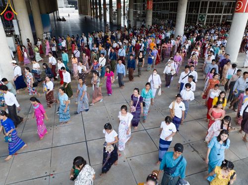 ภาพ No.99992:พิธีทอดผ้าป่า เมียนมาร์ และพิธีสวดธรรมจักร ครั้งที่ 5 ประจำปี พ.ศ. 2566 วันอาทิตย์ที่ 3 ธันวาคม พ.ศ. 2566