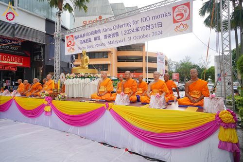 ภาพ No.173811:พิธีทอดกฐิน วัดภาวนาปีนัง ประเทศมาเลเซีย วันที่ 31 ตุลาคม พ.ศ. 2567