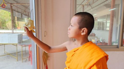 ภาพ No.61739:Photo Story พะเยาสว่างแล้ว กิจวัตรสามเณร โครงการบรรพชาสามเณร ฟื้นฟูพระพุทธศาสนาทั่วไทย  ณ ศูนย์ส่งเสริมศีลธรรมจังหวัดพะเยา โบราณสถานพระธาตุจอมทอง ต.บ้านต๋อม อ.เมือง จ.พะเยา