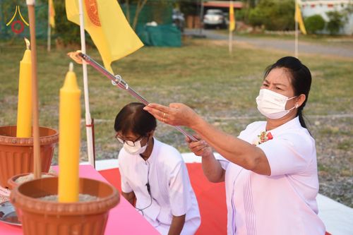 ภาพ No.76454:พิธีกลั่นแผ่นดิน โปรยดอกไม้ ขนทรายเข้าศูนย์ เพื่อสร้างอาคารปฏิบัติธรรม 80 ปี หลวงพ่อธัมมชโย  ณ ศูนย์ปฏิบัติธรรมวิหารแดง ตำบลเจริญธรรม อำเภอวิหารแดง จ.สระบุรี วันอาทิตย์ที่ 19 กุมภาพันธ์ พ.ศ. 2566