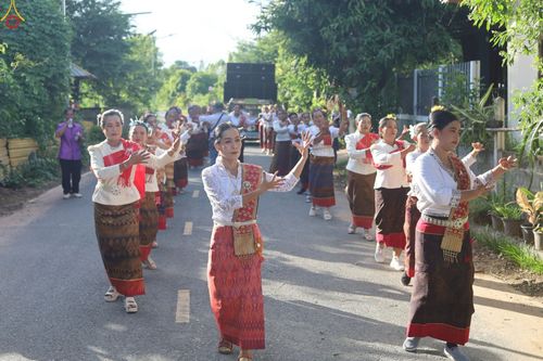 ภาพ No.259076:วันที่ 18 ตุลาคม พ.ศ. 2568 พิธีทอดกฐินสามัคคีทั่วไทย 30,000 วัด โดยคณะศิษยานุศิษย์ บูชาธรรม 81 ปี หลวงพ่อธัมมชโย ณ วัดสว่างอารมณ์  อ.แคนดง จ.บุรีรัมย์