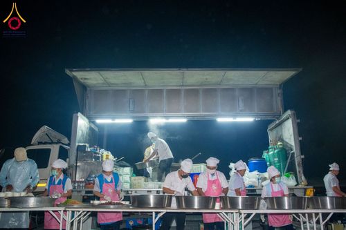 ภาพ No.199317:พิธีถวายภัตตาหารเป็นสังฆทาน แด่พระธรรมยาตรา ณ อนุสรณ์สถานบางปลา วัดบางปลา อำเภอบางเลน จังหวัดนครปฐม ในโครงการธรรมยาตรา กตัญญูบูชา มหาปูชนียาจารย์ พระมงคลเทพมุนี(สด จนฺทสโร) พระผู้ปราบมาร อนุสรณ์สถาน 7 แห่ง ปีที่ 13 วันที่ 22 มกราคม พ.ศ. 2568