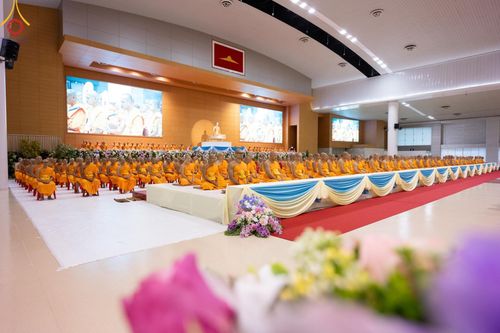 ภาพ No.59179:พิธีเจริญพระพุทธมนต์ ถวายภัตตาหารเป็นสังฆทาน เนื่องในวาระอายุวัฒนมงคล 80 ปี หลวงพ่อธัมมชโย ณ สภาธรรมกายสากล วัดพระธรรมกาย วันพุธที่ 24 เมษายน พ.ศ.2567