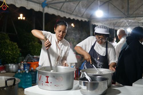 ภาพ No.180370:พิธีตักบาตรพระ ๑,๐๐๐ รูป ฉลองเมืองลำปาง ๑,๓๔๔ ปี วันเสาร์ที่ ๗ ธันวาคม พ.ศ. ๒๕๖๗ ณ ลานพระบรมราชานุสาวรีย์ พระนเรศวรมหาราช อ.เกาะคา จ.ลำปาง