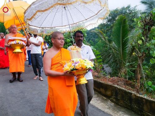 ภาพ No.96731:วัดพระธรรมกาย ร่วมบุญกฐินศรีลังกา ณ วัดศรีสุมะนะวิเวการามายะ มาตาเล เขตมาตาเล จังหวัดภาคกลาง ประเทศศรีลังกา วันที่ 16 พฤศจิกายน พ.ศ. 2566