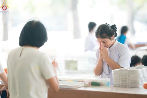 ภาพ No.102180:พิธีบุพเปตพลี ครั้งที่ 144 อุทิศบุญแด่หมู่ญาติที่ล่วงลับไปแล้ว และสืบทอดอายุพระพุทธศาสนา วันอังคารที่ 12 ธันวาคม พ.ศ. 2566 (วันพระแรม 15 ค่ำ เดือน 12) ณ หอฉันคุณยายอาจารย์ฯ วัดพระธรรมกาย