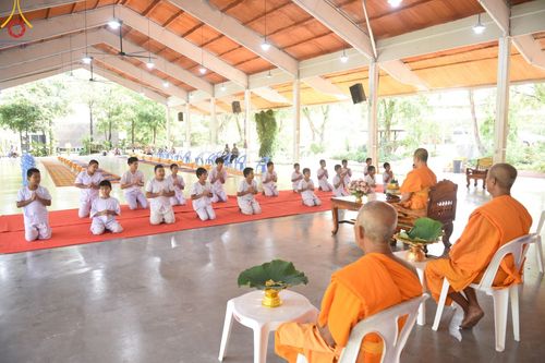 ภาพ No.135172:พิธีตัดปอยผม, พิธีขอขมารับผ้าไตร, พิธีบรรพชา, พิธีถวายบาตร ในโครงการบรรพชาสามเณร ฟื้นฟูพระพุทธศาสนาทั่วไทย  ณ ศูนย์ปฏิบัติธรรมบุญประสาน ต.พญาเย็น อ.ปากช่อง จ.นครราชสีมา วันที่ 5 เมษายน พ.ศ. 2567