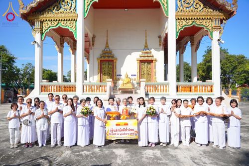 พิธีทอดกฐิน ณ วัดบางเป้ง จ.ชลบุรี ในโครงการทอดกฐินสามัคคีทั่วไทย 30,000 วัด บูชาธรรม 80 ปี หลวงพ่อธัมมชโย โดยคณะศิษยานุศิษย์วัดพระธรรมกาย วันที่ 29 ตุลาคม พ.ศ. 2567