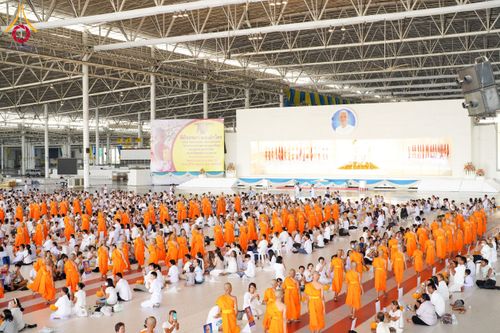 ภาพ No.134929:พิธีถวายบาตรแด่นาคธรรมทายาท ในโครงการบรรพชาสามเณรฟื้นฟูพระพุทธศาสนาทั่วไทย ณ สภาธรรมกายสากล วัดพระธรรมกาย จ.ปทุมธานี วันเสาร์ที่ 6 เมษายน พ.ศ. 2567