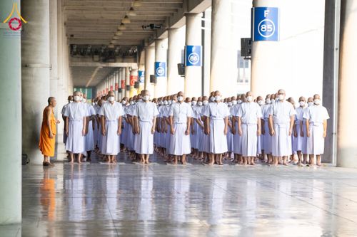 ภาพ No.62682:พิธีขอขมามอบผ้าไตร ในโครงการอุปสมบทหมู่ บูชาธรรมหลวงพ่อธัมมชโย พ.ศ.2567  โครงการอุปสมบทหมู่ธรรมทายาท ระดับอุดมศึกษา รุ่นที่51 (ภาคฤดูร้อน) โครงการบวชพระนานาชาติ AEC และ WAB รุ่นผู้บริหาร(รุ่นที่2) ณ ลานธรรม พระมหาธรรมกายเจดีย์ วันที่ 13 เมษายน พ.ศ. 2567