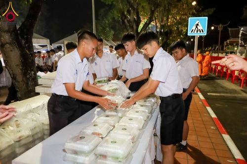 ภาพ No.208605:ตักบาตรพระ 1,743 รูป ครบรอบ 743 ปี นครน่าน ถวายเป็นพุทธบูชา น้อมบุญกุศลอุทิศให้บรรพบุรุษ วันอาทิตย์ ที่ 16 กุมภาพันธ์ พ.ศ. 2568 ณ ถนนคนเดินข่วงเมืองน่าน ต.ในเวียง อ.เมือง จ.น่าน