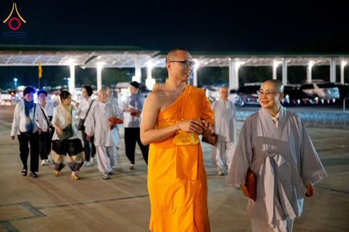 ภาพ No.187572:พิธีฉลองชัยสวดมนต์บทธัมมจักกัปปวัตนสูตร 7,000,000,000 จบ และพิธีสวดมนต์ข้ามปี วันที่ 31 ธันวาคม พ.ศ. 2567 ถึงวันที่ 1 มกราคม พ.ศ. 2568 ณ มหารัตนวิหารคด วัดพระธรรมกาย จ.ปทุมธานี