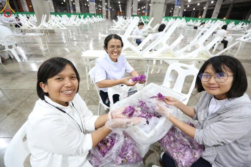 ภาพ No.127402:V.31 ทุ่มเทเพื่อบางกล่ำ การเตรียมงานของเจ้าหน้าที่หน่วยงานต่างๆ  เพื่องานธรรมยาตราอัญเชิญพระบรมสารีริกธาตุ ประดิษฐาน ณ มหารัตนเจดีย์สิริปทุมสวรรค์ (เจดีย์อริยพุทธะ 5 พระองค์) ณ ศูนย์ปฏิบัติธรรมภาคใต้ อ.บางกล่ำ จ.สงขลา ระหว่างวันที่ 9-10 มีนาคม พ.ศ. 2567