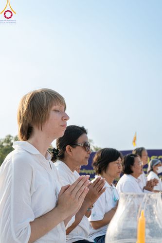 ภาพ No.112122:พิธีจุดประทีปถวายเป็นพุทธบูชา และบูชาธรรมมหาปูชนียาจารย์ พระมงคลเทพมุนี(สด จนฺทสโร) ในโครงการธรรมยาตรา กตัญญูบูชา มหาปูชนียาจารย์ พระมงคลเทพมุนี(สด จนฺทสโร) พระผู้ปราบมาร อนุสรณ์สถาน 7 แห่ง ปีที่ 12 วันที่ 14 มกราคม พ.ศ. 2567 ณ วัดสองพี่น้อง อ.สองพี่น้อง