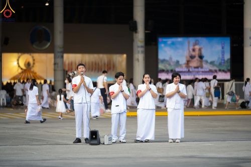 ภาพ No.136515:พิธีตักบาตร พิธีบูชาข้าวพระ ในวันอาทิตย์ต้นเดือนที่ 5 พฤษภาคม พ.ศ. 2567 ณ วัดพระธรรมกาย จ.ปทุมธานี