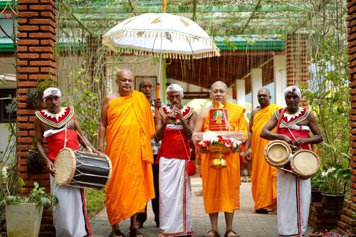 ภาพ No.264879:วันที่ 19 ตุลาคม พ.ศ. 2568 กฐินสมทบต่างประเทศ บูชาธรรม 81 ปี  หลวงพ่อธัมมชโย วัดพระธรรมกาย  ณ วัดอนุรุทธะ อารานะ ประเทศศรีลังกา 